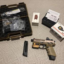 FN Herstal 502 FDE avec red dot Holosun HS507K et lampe tatique Olight BALDRS