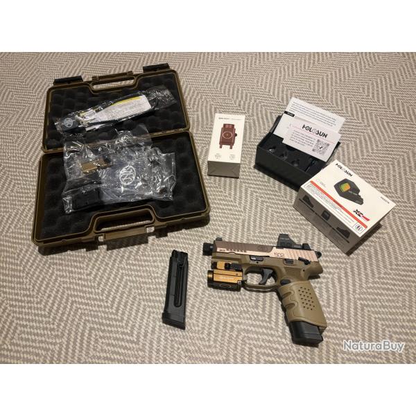 FN Herstal 502 FDE avec red dot Holosun HS507K et lampe tatique Olight BALDRS