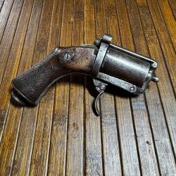 TR&Egrave;S RARE Poivri&egrave;re DEVISME / FRANCOTTE Calibre 8 mm 320 � Brevet 1861