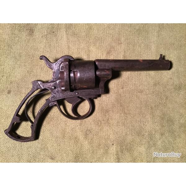 REVOLVER  � BROCHE. LE PARISIEN. CAL 9mm