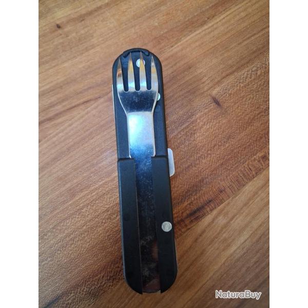 Vend 2 couteau ,un Bivouac 5 pieces plus un morakniv 2 couleurs basic