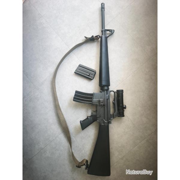 Colt AR-15 style M16A1 - Calibre .222 Rem - Garde-main triangulaire - Lunette x4 - 2 chargeurs