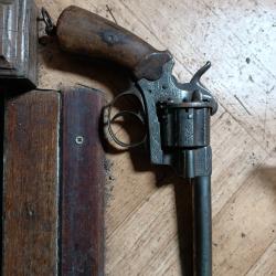 Revolver a broche grav&eacute; a restaurer
