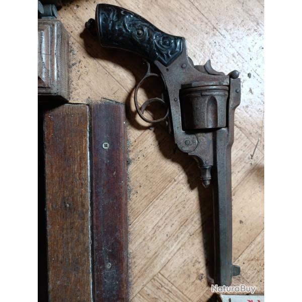 Revolver a brisure a restaurer dans le go�t de Ferdinand drissen