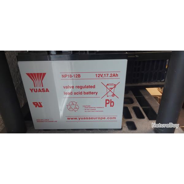 2 batteries YUASA 12 Volts - 17 Ah