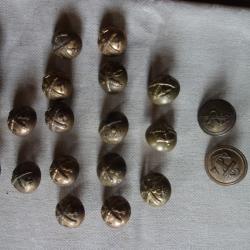 Diverses boutons d'uniformes milaires anciens