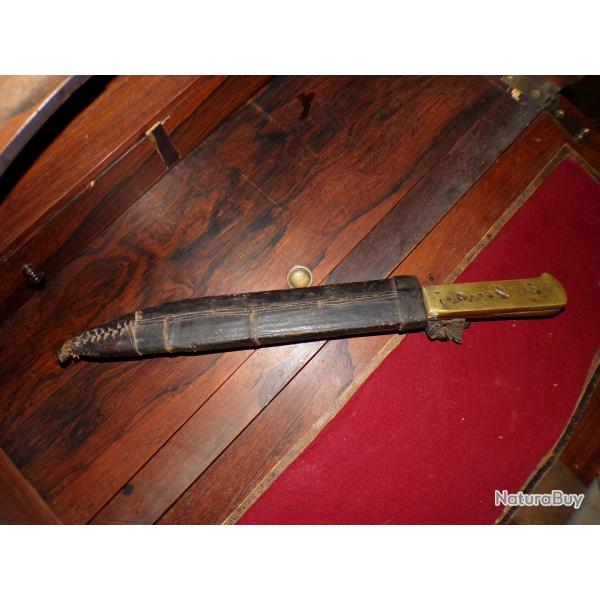 UN GRAND COUTEAU ARTISANAL AFRICAIN ANCIEN