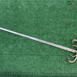 &Eacute;p&eacute;e d&eacute;corative - Style historique - Lame grav&eacute;e - Garde et pommeau ouvrag&eacute;s - Occasion