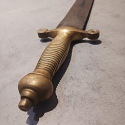 Glaive acier laiton, fourreau cuir et laiton inspir&eacute; 14 &egrave;me si&egrave;cle 51,5 cm pour la lameDans son ju