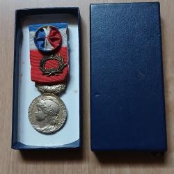 M&eacute;daille du travail RF (g)