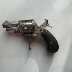 VENDS CURIEUX PETIT BULLDOGUE DE LA MANUFACTURE DE ST ETIENNE EN CALIBRE 23, CHAMBRE 22 SHORT