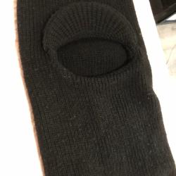 Lot de 2 cagoules anti-froid.