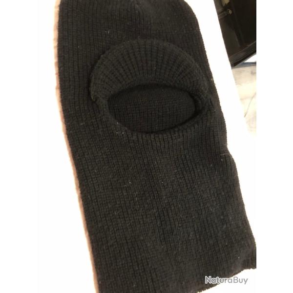 Lot de 2 cagoules anti-froid.