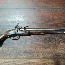 Long pistolet de cavalerie ou d'ar&ccedil;on &agrave; silex pour officier - vers 1700 - fin Louis XIV - BE