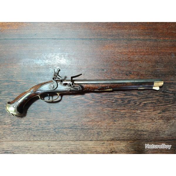 Long pistolet de cavalerie ou d'ar�on � silex pour officier - vers 1700 - fin Louis XIV - BE