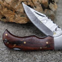 Couteau Lame Damas 128 Couches Manche Bois Rosewood Fa&ccedil;on Buck 112 Fabrication Artisanale Lockback01