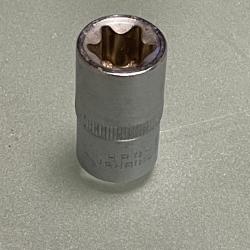 DOUILLE TORX FEMELLE E18