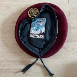 B&eacute;ret rouge avec insigne parachutistes troupes de marine paras colos