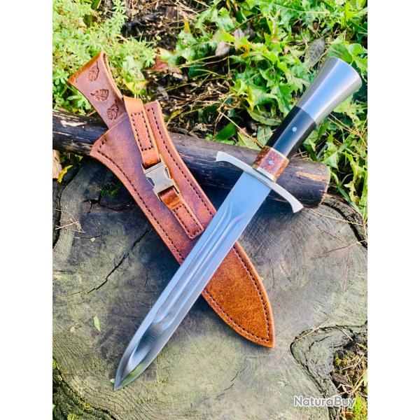 dague de chasse d'artisan / corne de buffle noir / loupe d'�rable ond� / lame inox � 4 gorges
