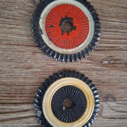 Deux cocardes casque &agrave; pointe officier allemand. En bon &eacute;tat. Belle pr&eacute;sentation.