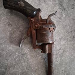 Revolver type Lefaucheux cal. 7mm &agrave; broche A REPARER