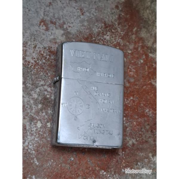 Briquet zippo authentique comm�moratif Guerre du Vietnam. Pierre � changer. Beau.