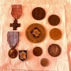 Lot de m&eacute;dailles /insignes comm&eacute;moratifs France seconde guerre mondiale