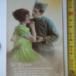 Carte postale ancienne romantique "Le Baiser" collection militaire