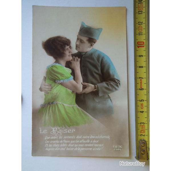 Carte postale ancienne romantique "Le Baiser" collection militaire