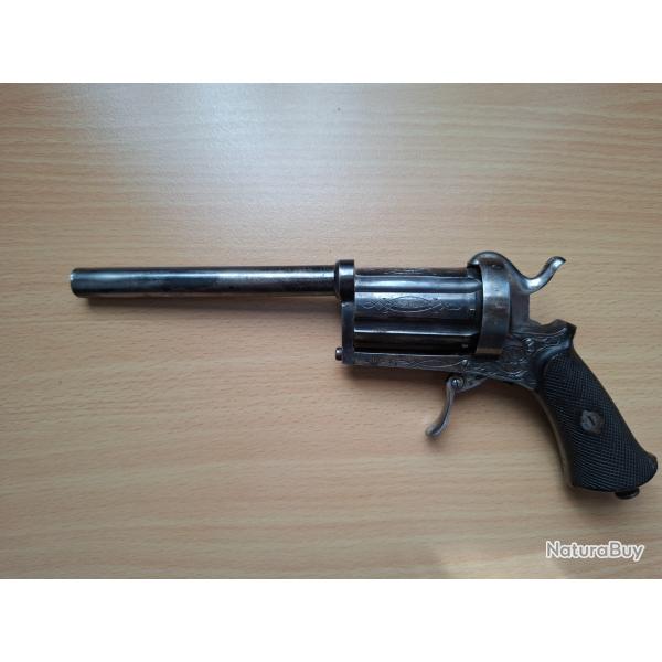 Poivri�re li�geoise, � broche. 6 coups, calibre 9 mm.