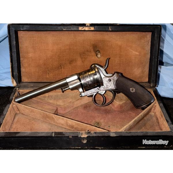Superbe revolver � broche grav� en coffret d'origine - Armurier Levallois - XIXe si�cle (Cat�gorie D
