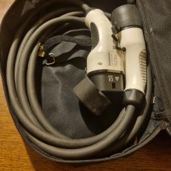 C&acirc;ble de recharge pour voiture &eacute;lectrique ou hybride