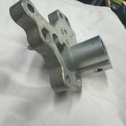 Ch&acirc;ssis  inf&eacute;rieur en alliage (base casting / platform bloc)  pour presse LEE PRO 1000