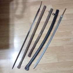 Fourreaux et lames de sabres pour restauration
