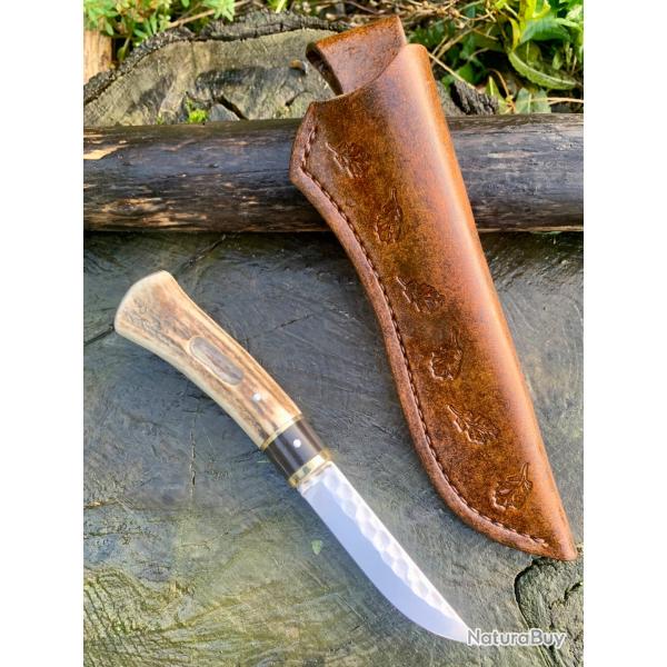 couteau de chasse d'artisan " le b�cassier "bois de cerf , lame acier carbone 80crv2