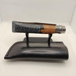 9 - Opinel N&deg;8 custom - Bois et r&eacute;sine nid d'abeille - Lame carbone - &Eacute;tui cuir offert