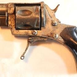 Revolver BULLDOG calibre 7mm &agrave; 5 coups - ref HER24REV005