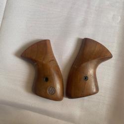 Paire de plaquettes de crosse revolver