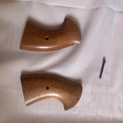 Vend paire de plaquettes de crosse revolver