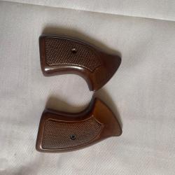 paire de plaquettes de crosse en bois pour revolver tbe