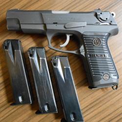 Pistolet RUGER P85.