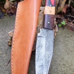 Skinner Bowie Couteau de Chasse Damas Lame 256 Couches Manche 2 Bois Fabric Artisanale Etui Cuir 01