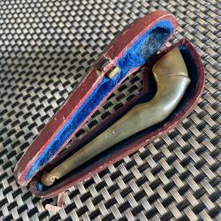 Belle pipe ancienne de collection, de forme patte de cheval, datant d'avant 1900.