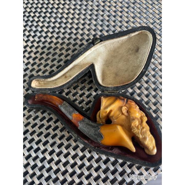 Superbe pipe en �cume de mer, sculpt�e avec une t�te d'homme barbu.