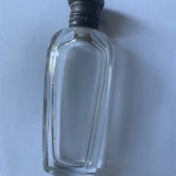Flacon &agrave; sels. Cristal argent