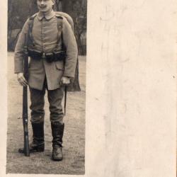 Carte postale ancienne repr&eacute;sentant un soldat allemand -N&deg;8939