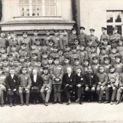 Carte postale ancienne avec photographie de groupe militaire -N&deg;8940