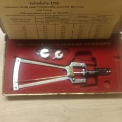 Tonometre de Schi&ouml;tz improvedComplet en bo&icirc;te +table 1955
