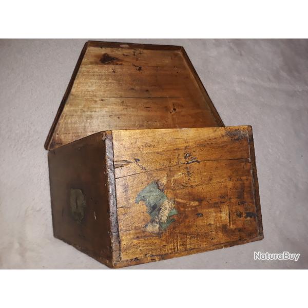 Boite a bicorne collection divers inscription etiquette d epoque 1 ou second empire III republique
