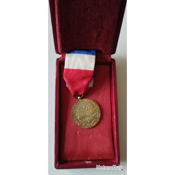 M�daille d honneur du travail Vermeil (30ans) Borrel 1989. Ecrin d origine
